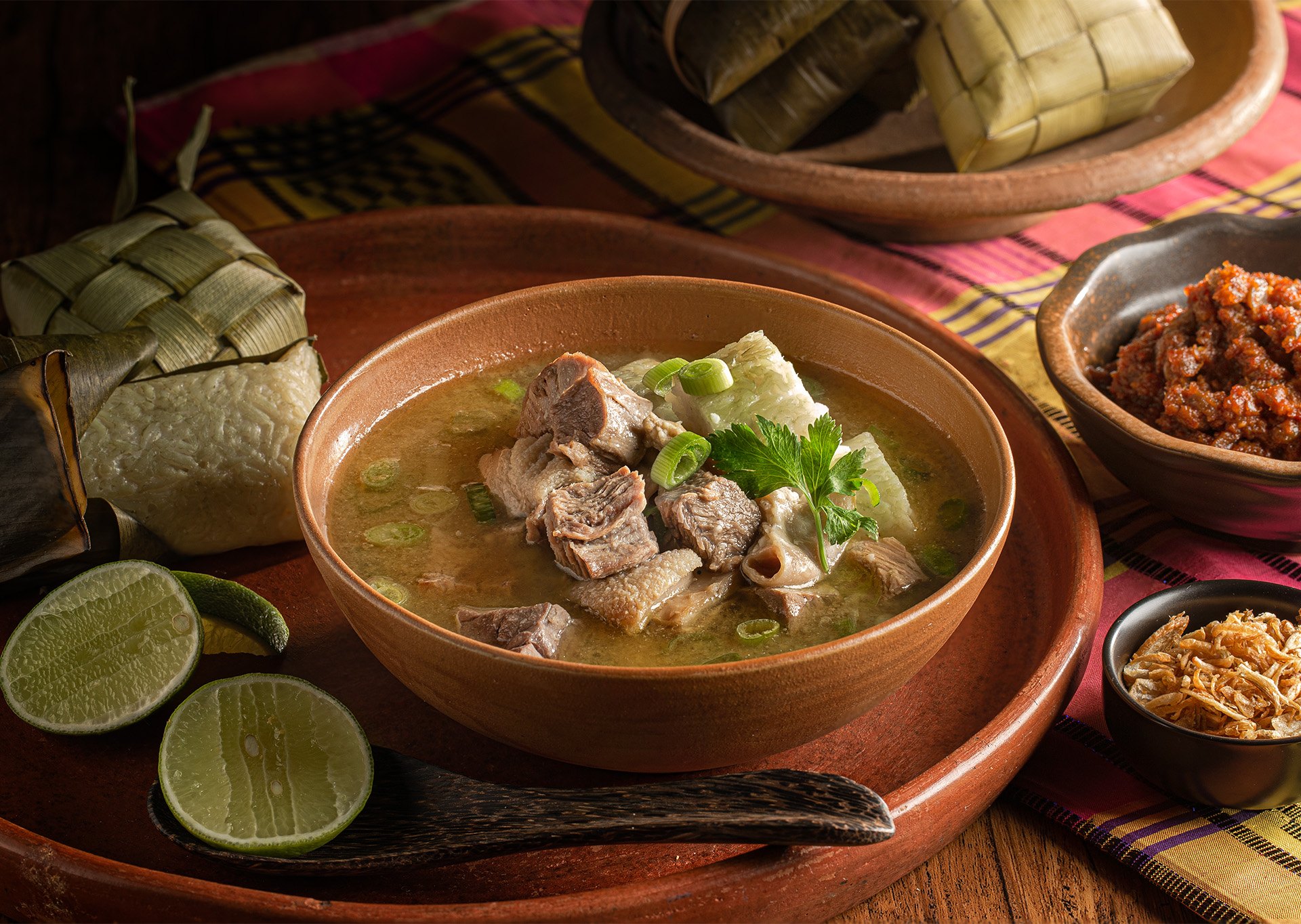 Coto Makassar: Sajian Berkuah Kental dengan Cita Rasa Kacang yang Melegenda